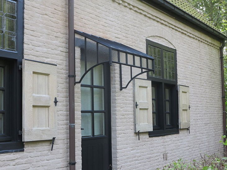 Vord&auml;cher aus Stahl